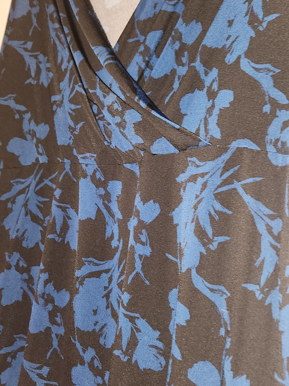 💙🖤Lane Bryant Black💙🖤 Top with Navy Floral Print Lane Bryant 18/20